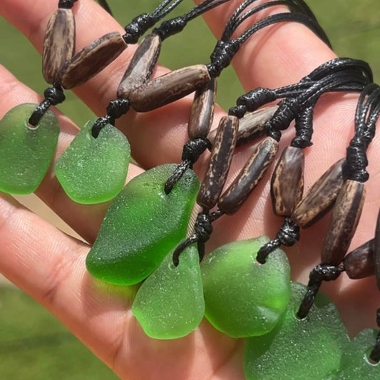 Adjustable Necklace - Sea Glass & Flamboyant Seeds